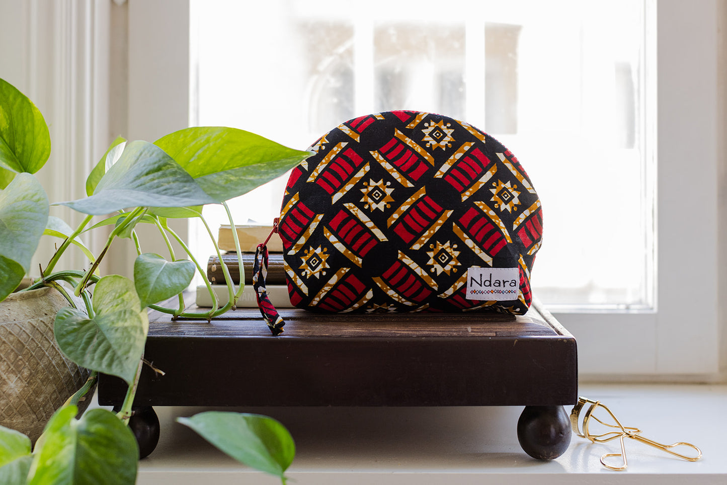 Jocelyne Curve Pouch in Red Pods