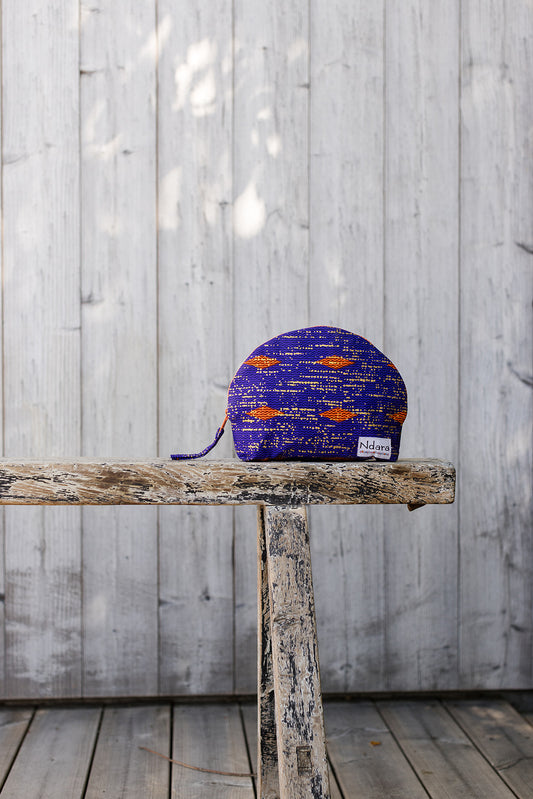 Jocelyne Curve Pouch in Violet