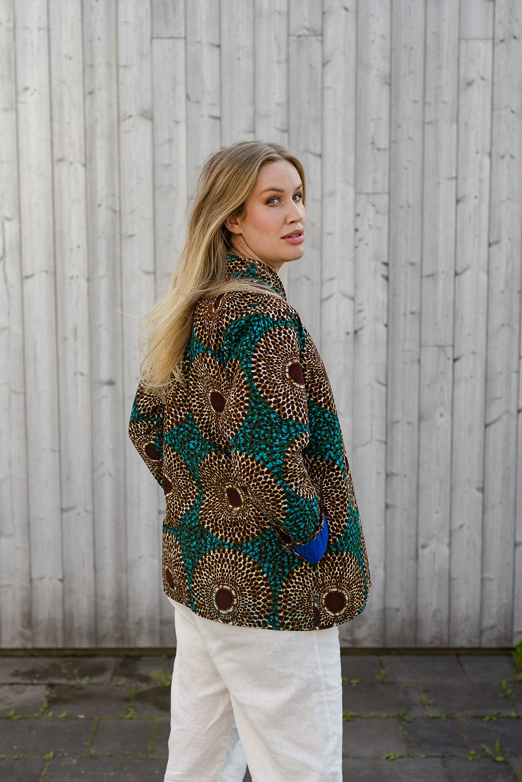 Omega Reversible Jacket in Cacao Hibiscus
